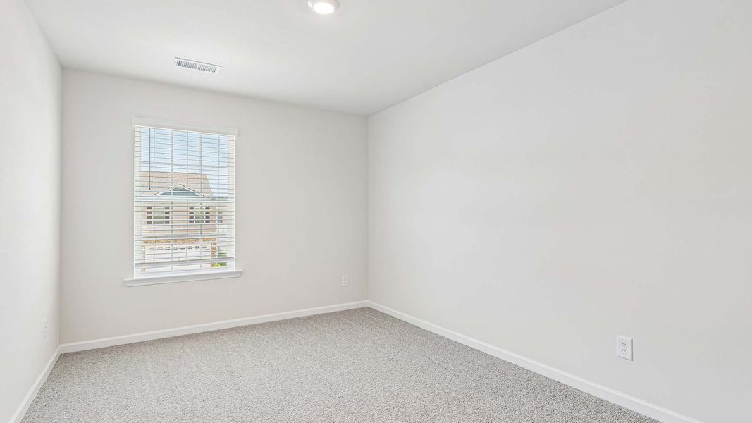 Spacious, unfurnished interior of a new home in Fergus Crossing, York (Image 16).