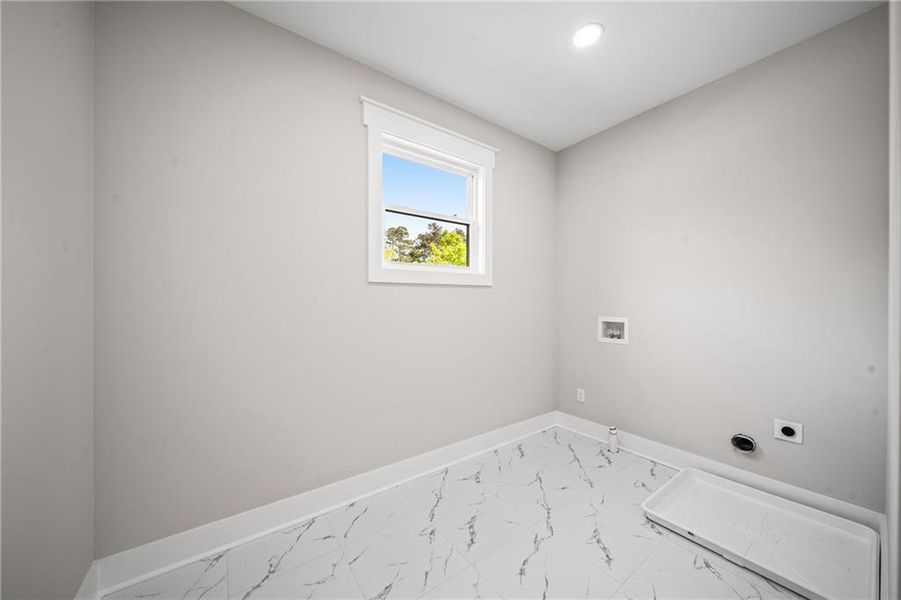 Spacious, unfurnished interior of a new home in , Acworth (Image 20).