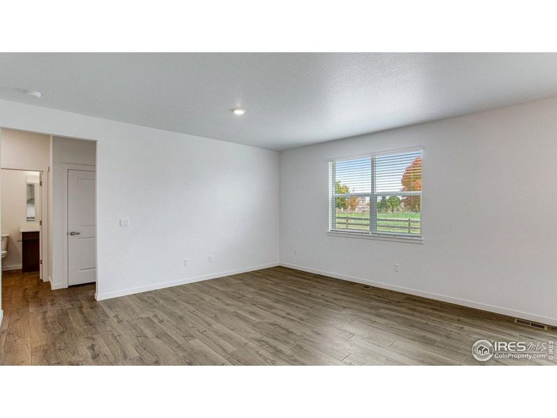 Spacious, unfurnished interior of a new home in Hansen Farm, Fort Collins (Image 28).