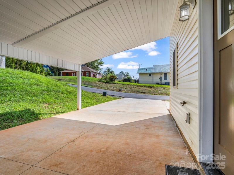 Image 33 of a home in .