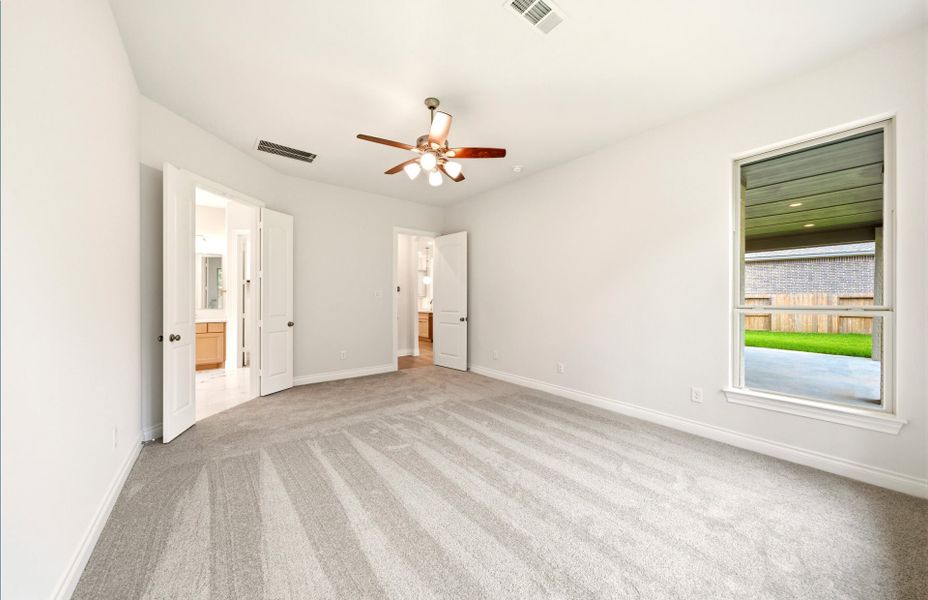 Spacious, unfurnished interior of a new home in Bridgeland 60′, Cypress (Image 33).