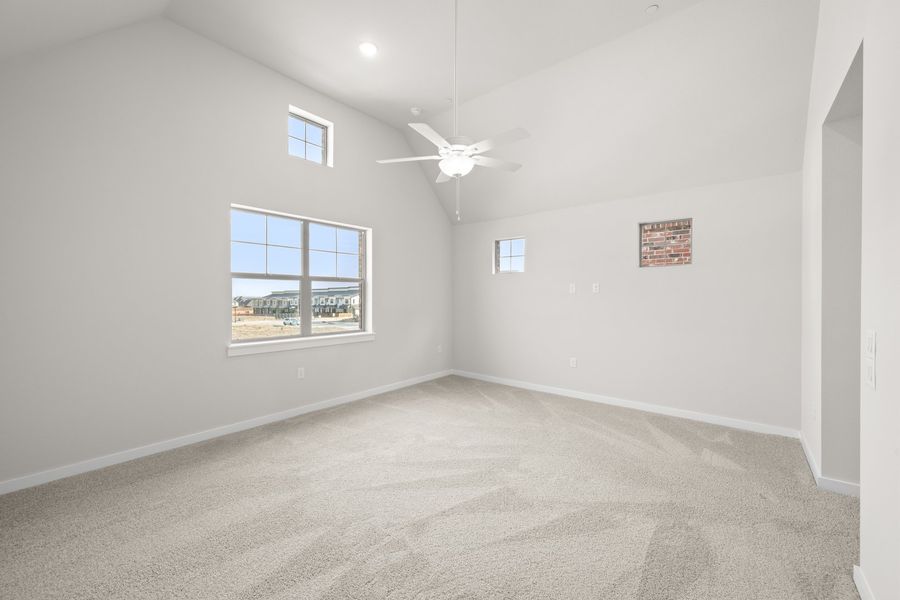 Spacious, unfurnished interior of a new home in Wildridge, Oak Point (Image 20).