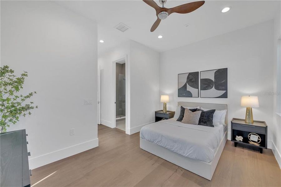 Furnished interior view inside a new home in , Sarasota (Image 79).