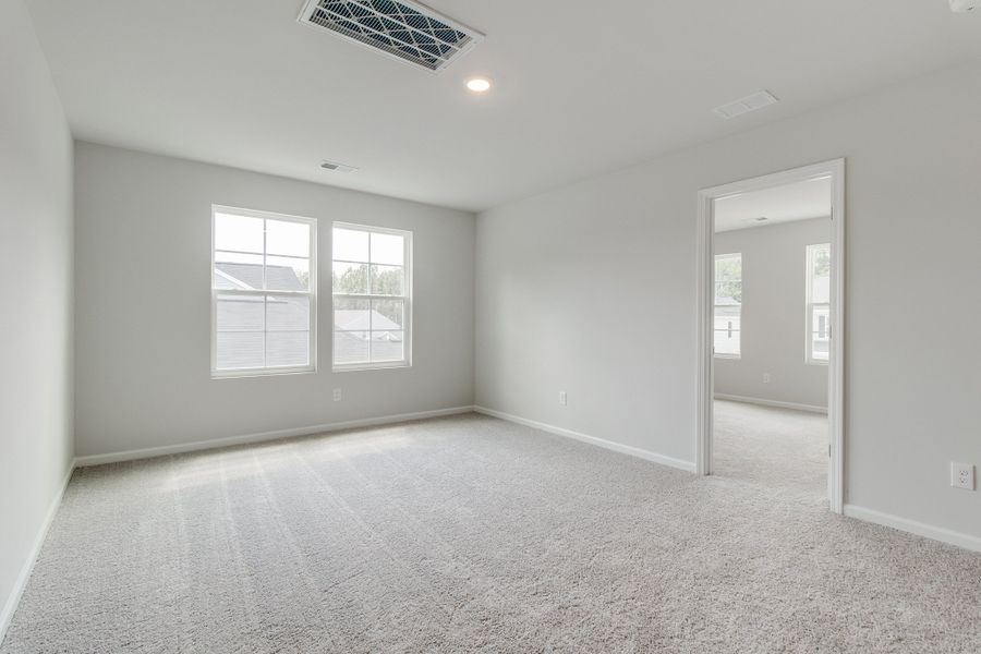 Spacious, unfurnished interior of a new home in Killians Crossing, Blythewood (Image 26).