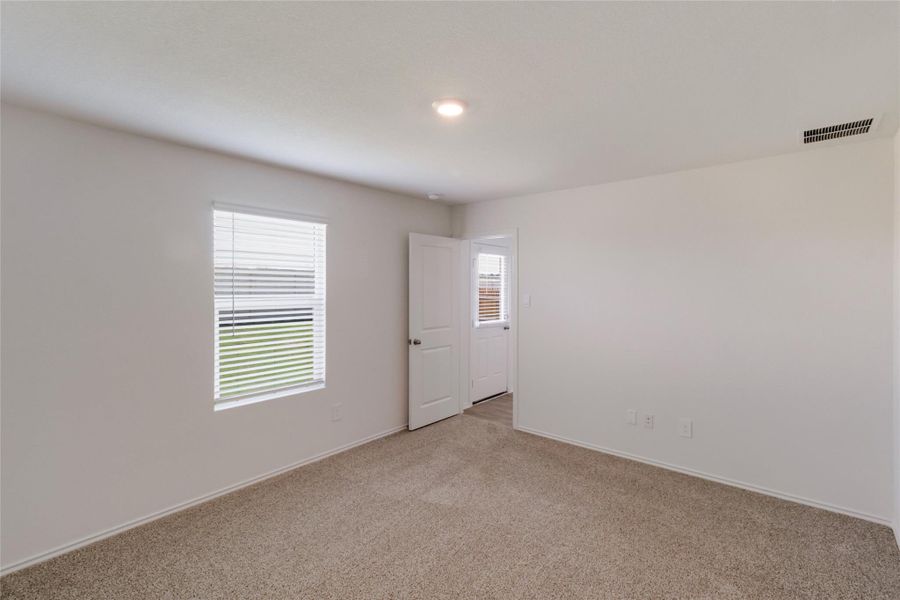 Spacious, unfurnished interior of a new home in Watermill, Uhland (Image 10).