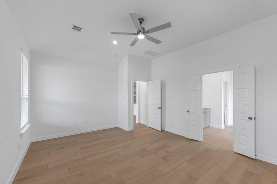 Spacious, unfurnished interior of a new home in Grand Mason Crossing, Katy (Image 21).