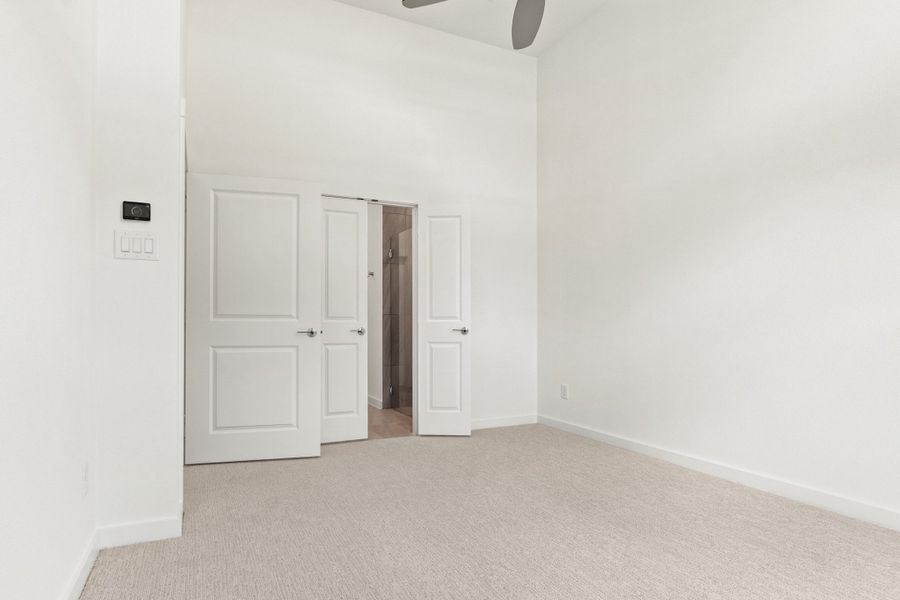 Spacious, unfurnished interior of a new home in Cottonwood Creek, Rowlett (Image 24).