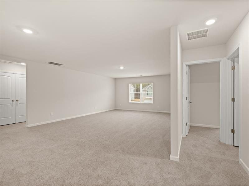 Spacious, unfurnished interior of a new home in Northwoods at Mirror Lake, Villa Rica (Image 44).