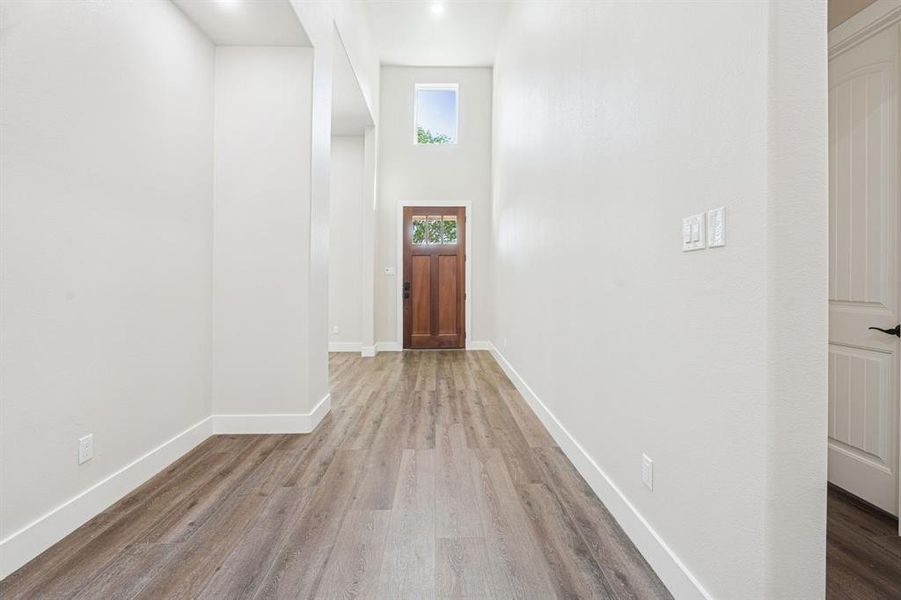 Spacious, unfurnished interior of a new home in , Highland Village (Image 24).