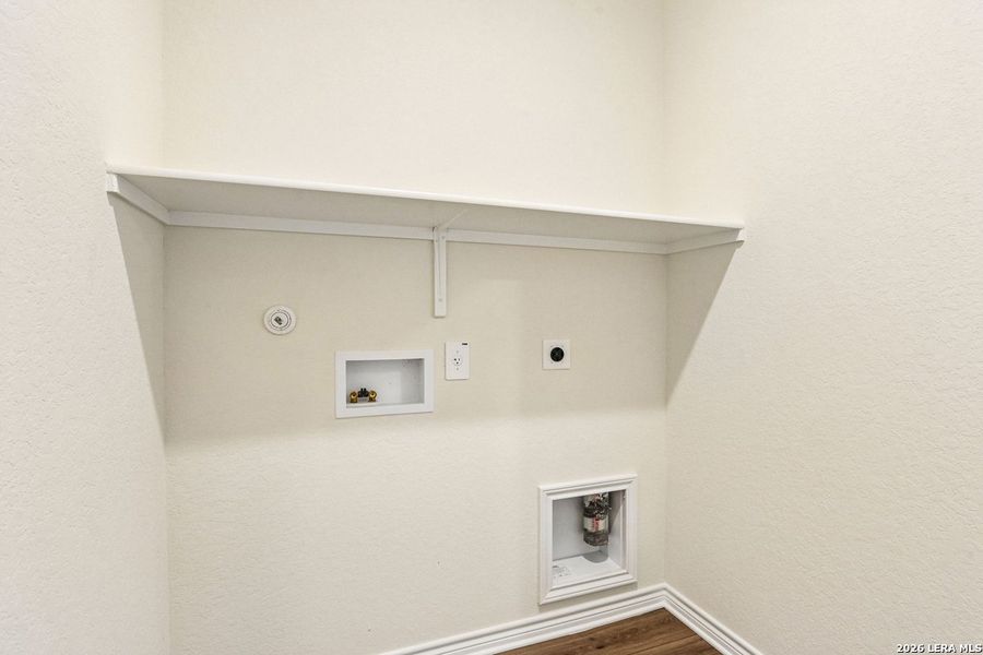 Spacious, unfurnished interior of a new home in Woodside Farms, Seguin (Image 28).