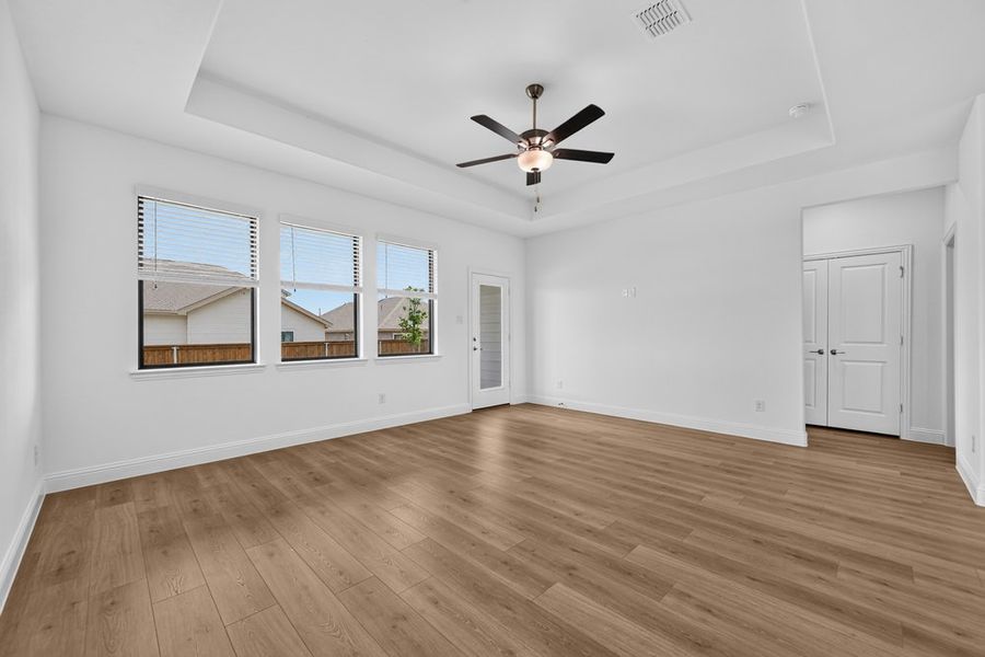 Spacious, unfurnished interior of a new home in Madero 50s, Fort Worth (Image 15).