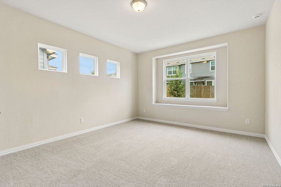 Spacious, unfurnished interior of a new home in Casinas at Gruene, New Braunfels (Image 21).