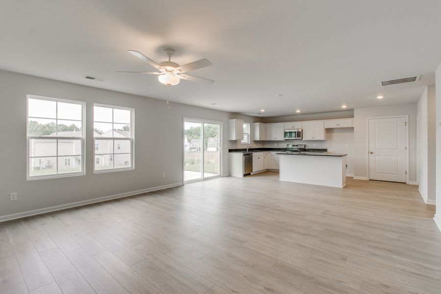 Spacious, unfurnished interior of a new home in Bluefield, Lexington (Image 25). Spacious, unfurnished interior of a new home in Bluefield, Lexington (Image 25).