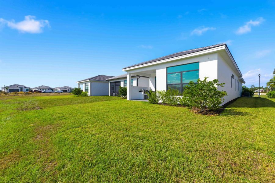 Exterior details and patio area of a home in , Port St. Lucie (Image 31).