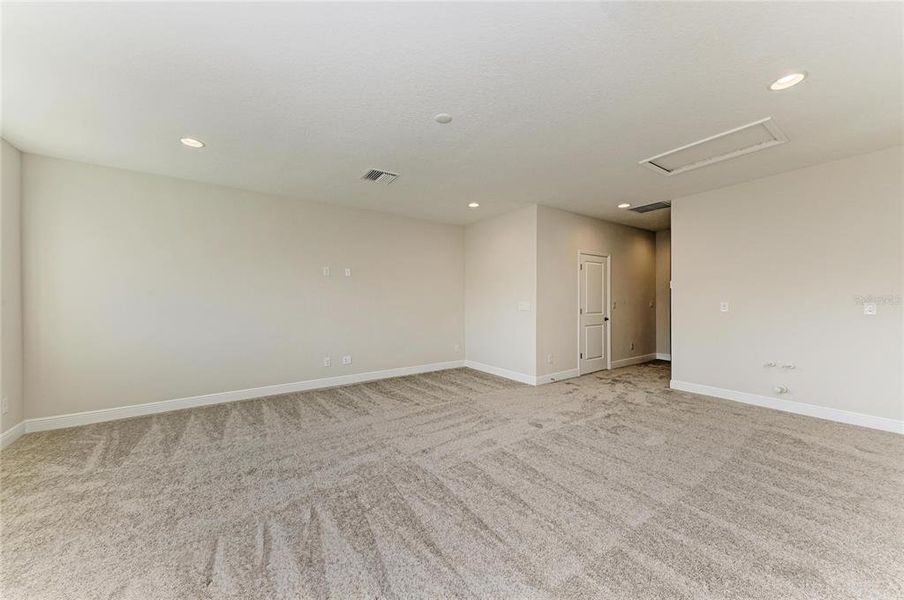 Spacious, unfurnished interior of a new home in Hidden Lakes, Brandon (Image 28).