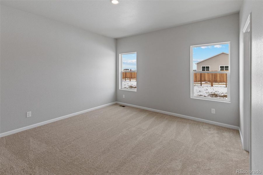 Spacious, unfurnished interior of a new home in Cottonwood Greens, Fort Lupton (Image 9).