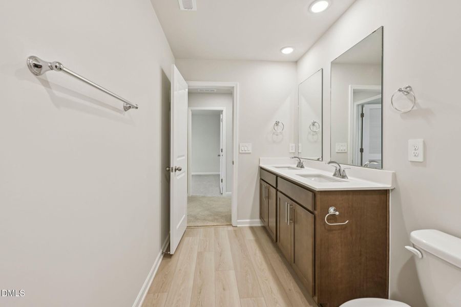 45-web-or-mls-Oak Manor - Raleigh - 153 45-web-or-mls-Oak Manor - Raleigh - 153