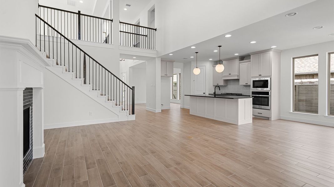Spacious, unfurnished interior of a new home in Legacy, League City (Image 13).