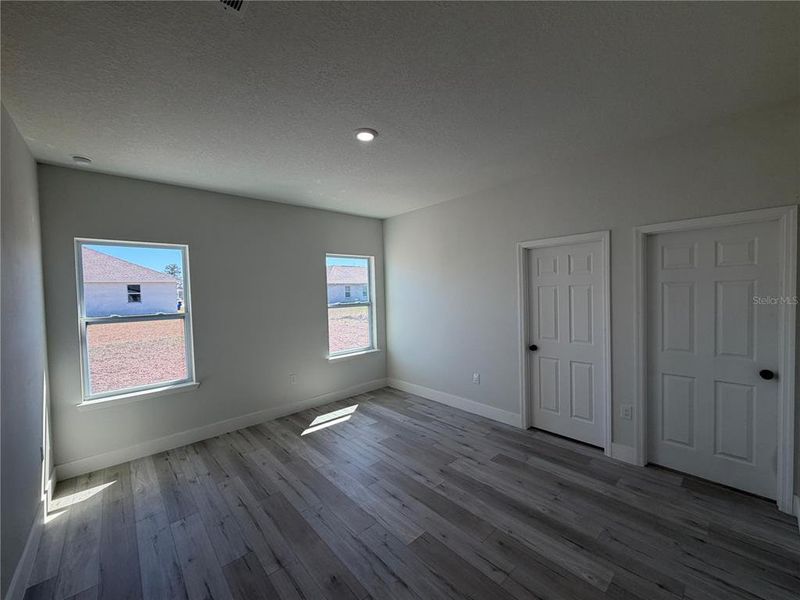 Spacious, unfurnished interior of a new home in , Sebring (Image 11).
