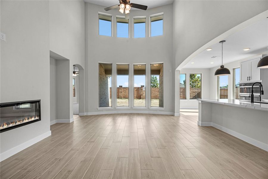 Representative image. Features, selections and colors may vary.