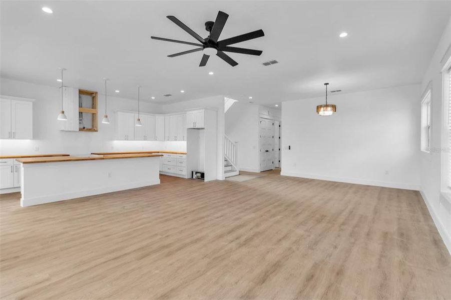 Spacious, unfurnished interior of a new home in , Bradenton Beach (Image 33).