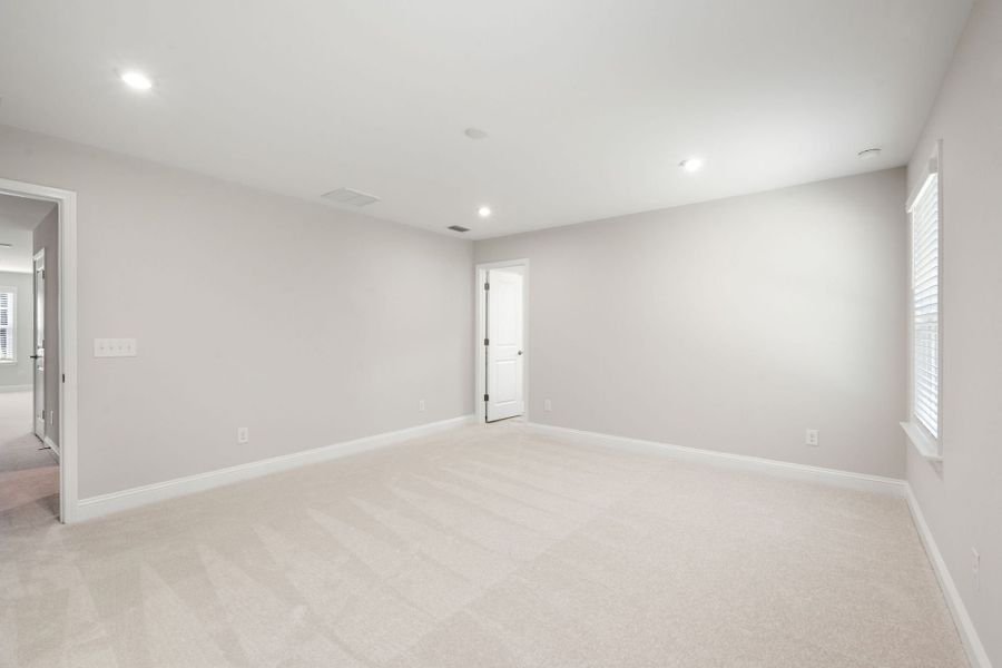 Spacious, unfurnished interior of a new home in Waterways, Richmond Hill (Image 65).