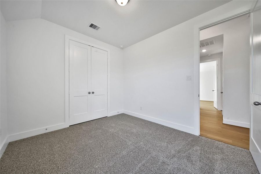 Spacious, unfurnished interior of a new home in , Rosharon (Image 29).
