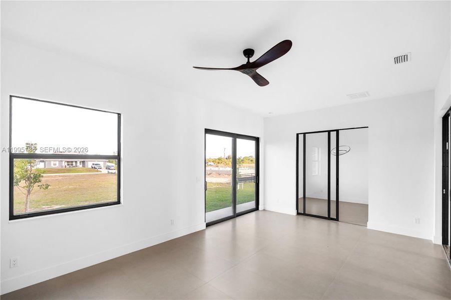 Spacious, unfurnished interior of a new home in , Cape Coral (Image 27).