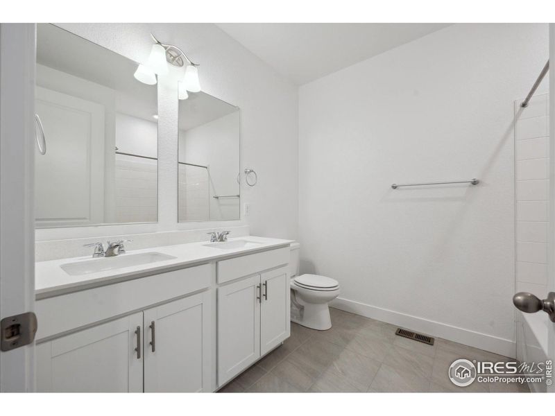 Furnished interior view inside a new home in Vantage, Berthoud (Image 9). Furnished interior view inside a new home in Vantage, Berthoud (Image 9).