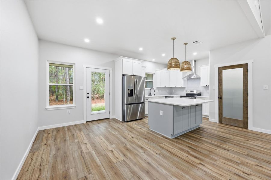 Furnished interior view inside a new home in , Brookeland (Image 5).