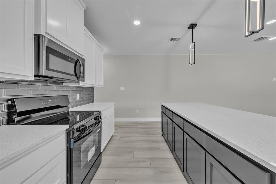 Furnished interior view inside a new home in , Grand Prairie (Image 16).