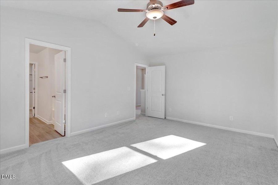 08-Spacious owner_s suite with neutral f