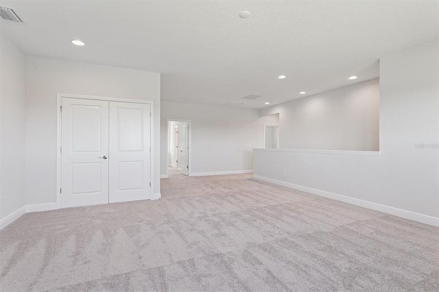 Spacious, unfurnished interior of a new home in North River Ranch, Parrish (Image 20).