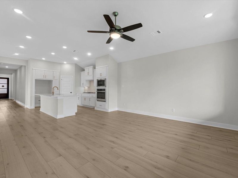 Spacious, unfurnished interior of a new home in Clopton Farms, Montgomery (Image 15).