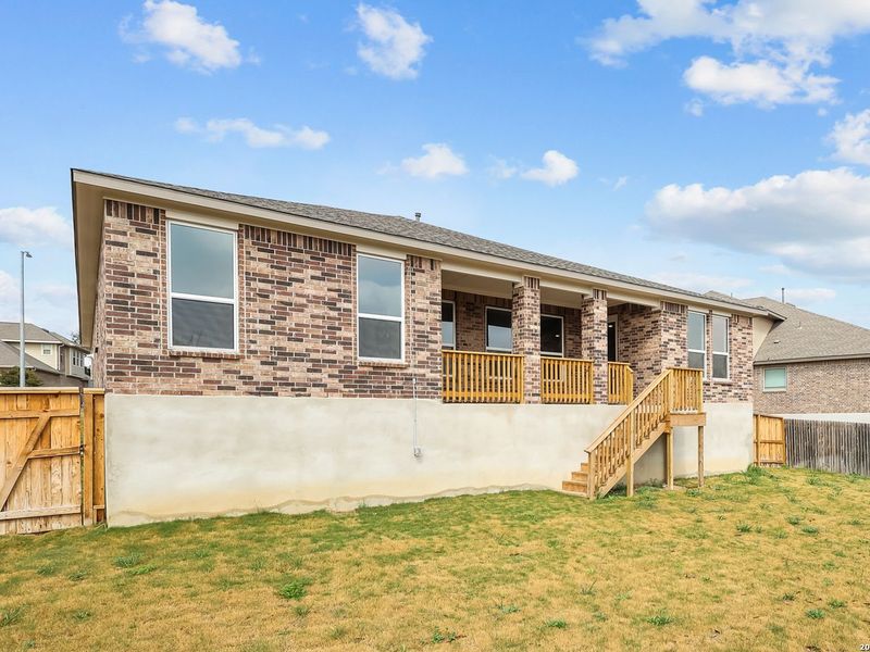 Exterior details and patio area of a home in Ladera, San Antonio (Image 3).