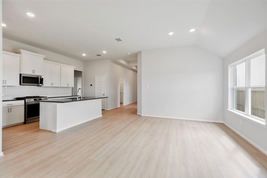 Spacious, unfurnished interior of a new home in Westland Ranch, League City (Image 25). Spacious, unfurnished interior of a new home in Westland Ranch, League City (Image 25).