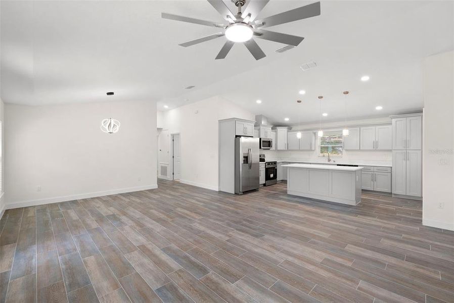 Spacious, unfurnished interior of a new home in , St. Petersburg (Image 22).