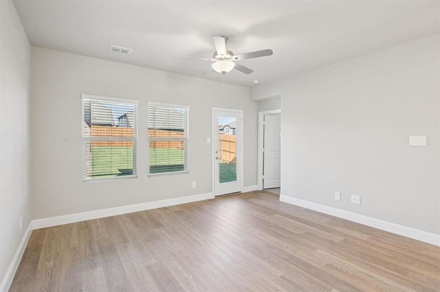 Spacious, unfurnished interior of a new home in Simpson Crossing - Spring Series, McKinney (Image 35).