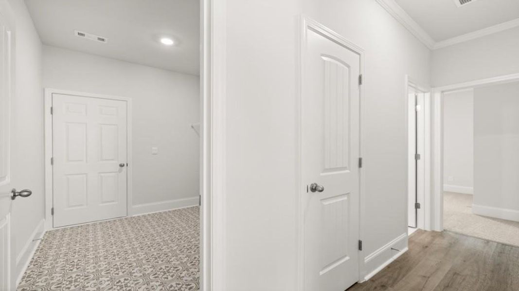 Spacious, unfurnished interior of a new home in Haven Abbey, Cumming (Image 15).