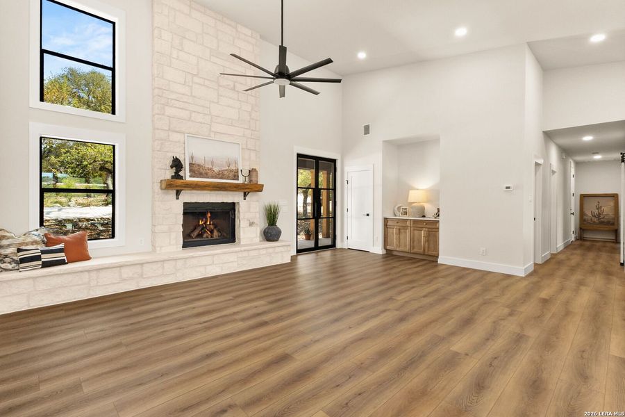 Spacious, unfurnished interior of a new home in , New Braunfels (Image 25).