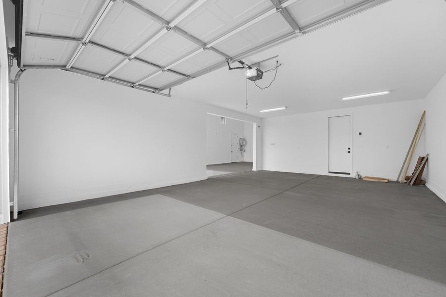 Spacious, unfurnished interior of a new home in Combs Ranch, San Tan Valley (Image 28).