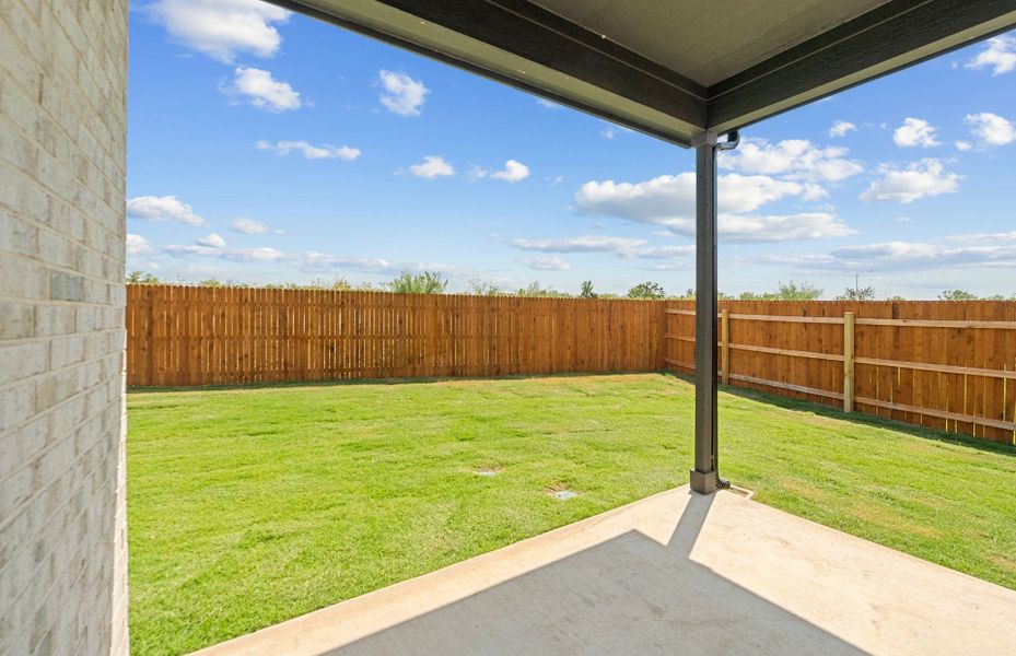 Exterior details and patio area of a home in Lagos, Manor (Image 15).