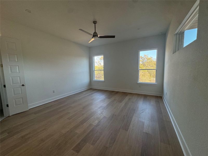 Spacious, unfurnished interior of a new home in Persimmon, Buda (Image 26).