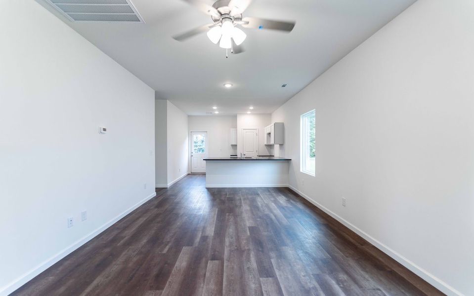 Image 12 of a home in Stonehenge.