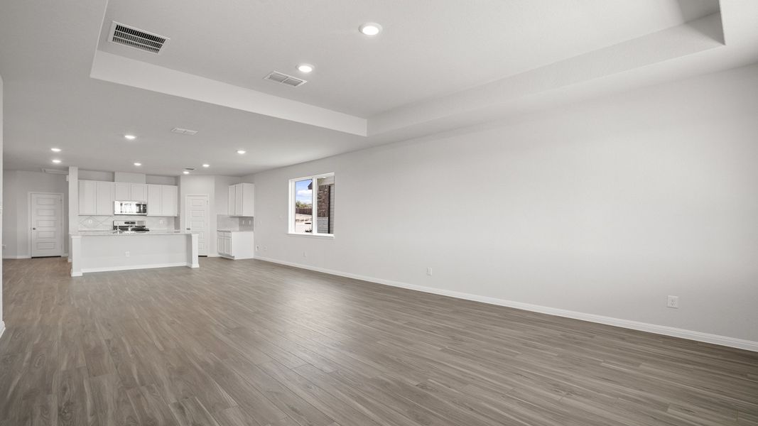 Spacious, unfurnished interior of a new home in Hunters Ranch, San Antonio (Image 16).