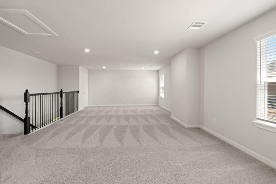 Spacious, unfurnished interior of a new home in Sunterra, Katy (Image 9).