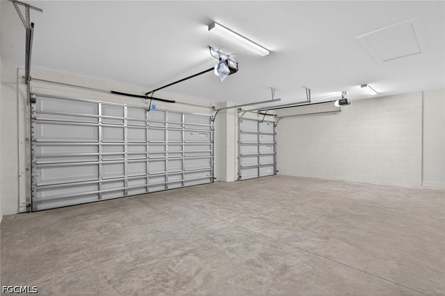 Spacious, unfurnished interior of a new home in Cape Coral, Cape Coral (Image 32).