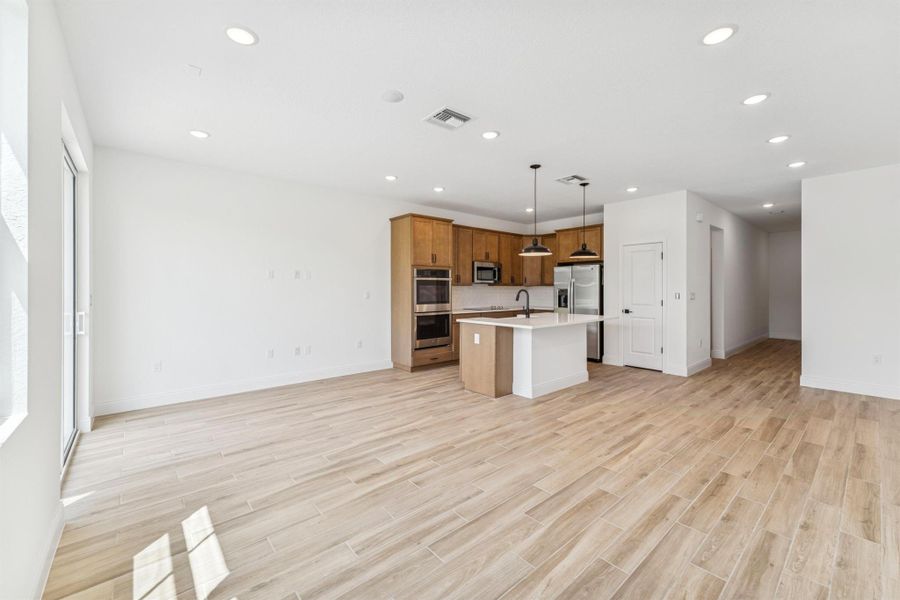 Spacious, unfurnished interior of a new home in Salerno Reserve Townhomes, Stuart (Image 29).