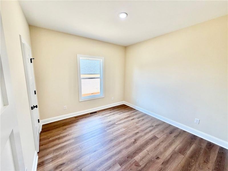 Spacious, unfurnished interior of a new home in , Emerson (Image 19).