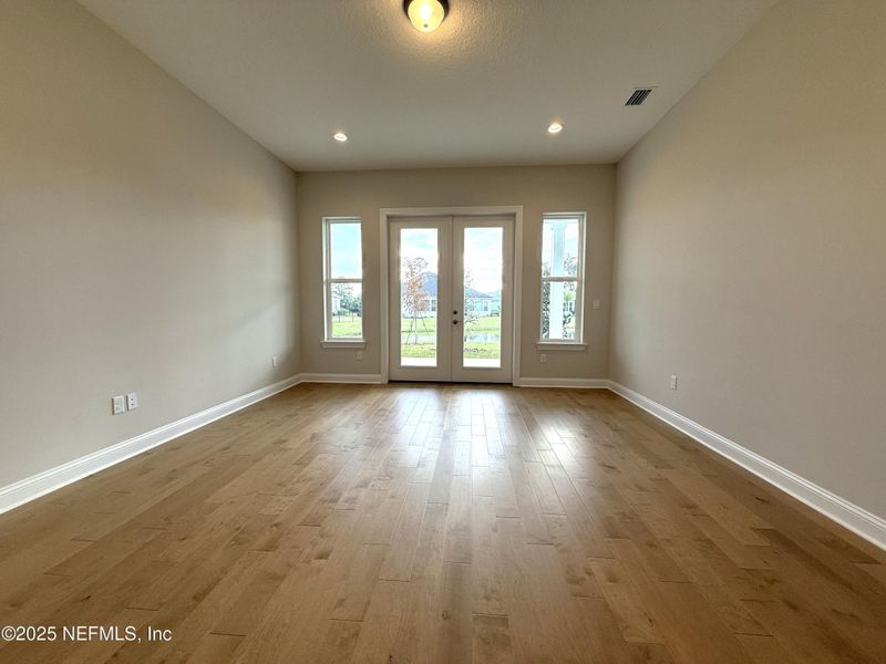 Spacious, unfurnished interior of a new home in Madeira, St. Augustine (Image 15).
